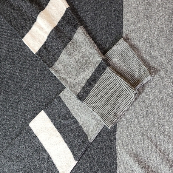 a.n.a Colorblock Sweater - Picture 12 of 13